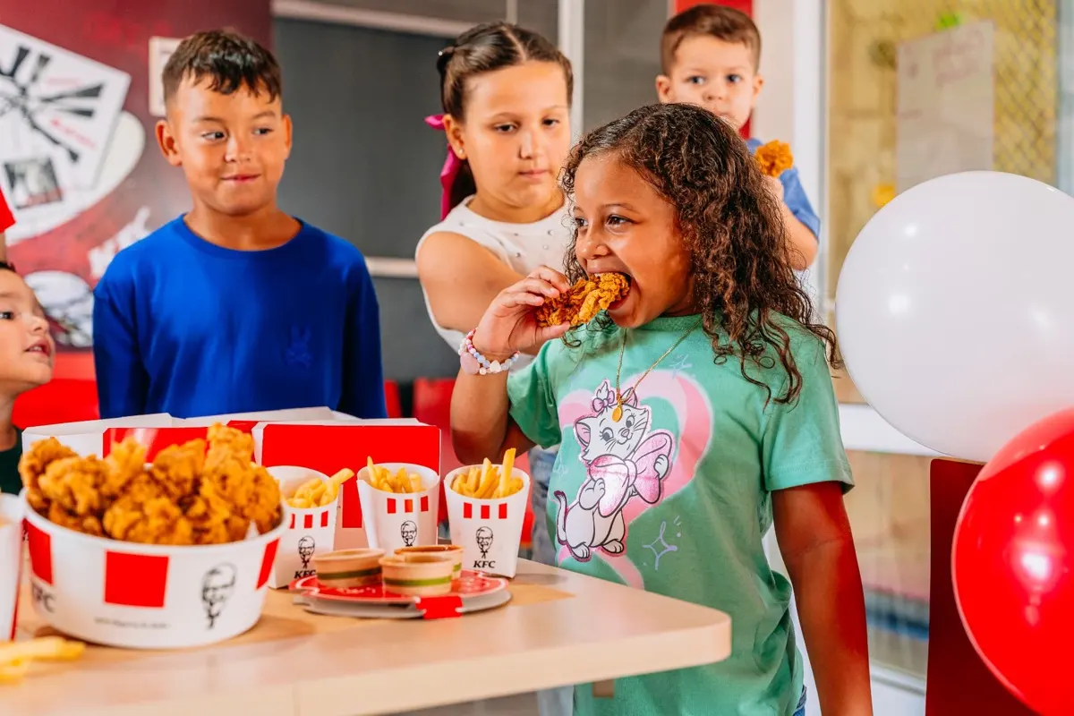 A kids' birthday party at a KFC Aruba playground